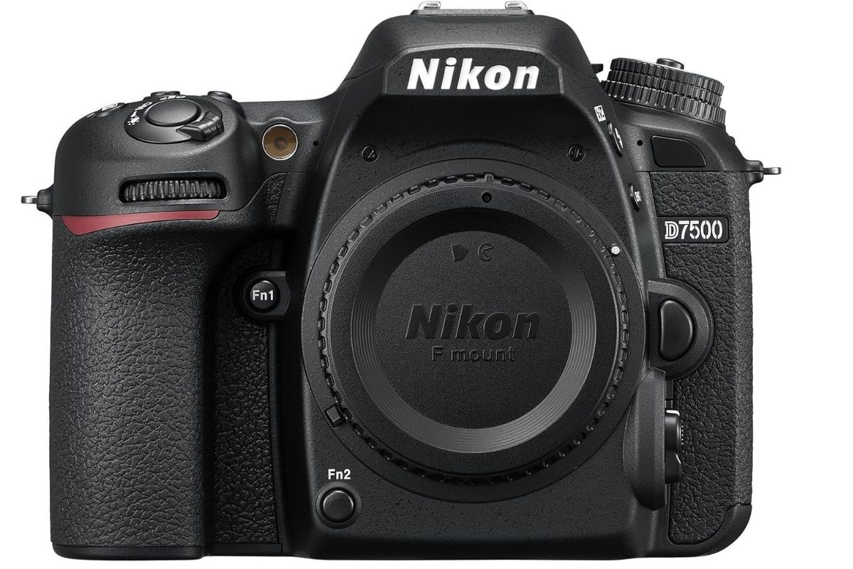 بدنه دوربین عکاسی دیجیتالی نیکون مدل Nikon D7500 DSLRمشکی