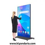 کیوسک لمسی ایستاده تبلیغاتی با نمایشگر 4K. نمای اصلی